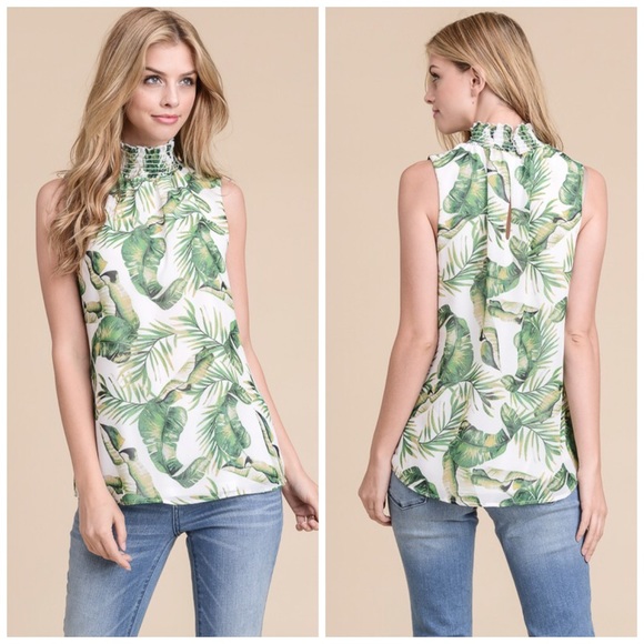 Tops - LAST 1!! 💕Loving This! Leaf Print Smock Neck Top!